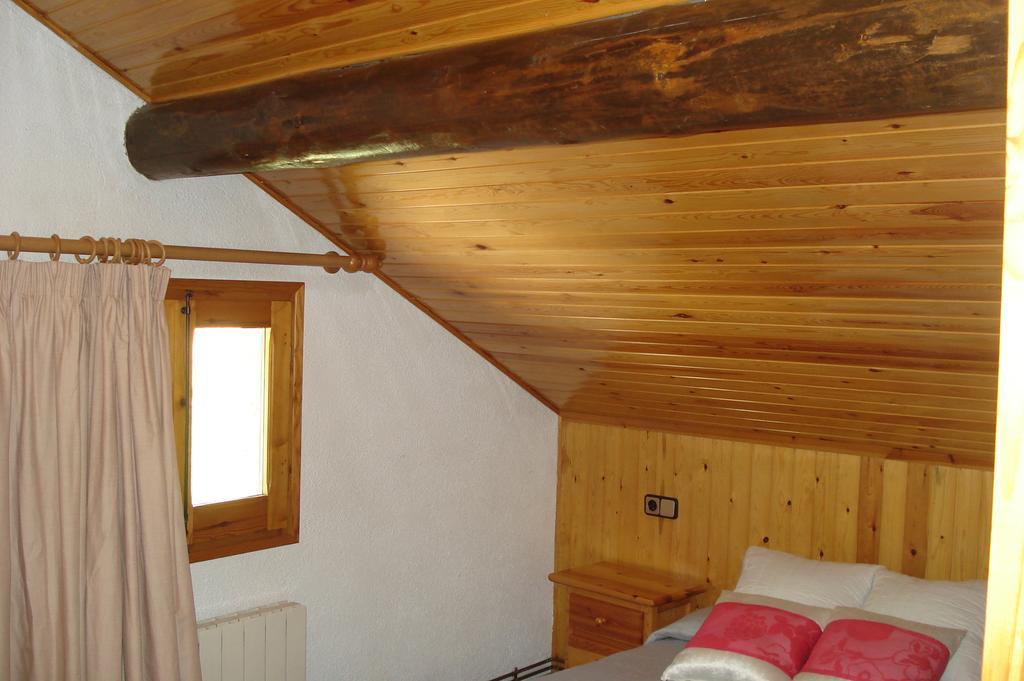 Apartaments Pont Romanic إيسبوت الغرفة الصورة