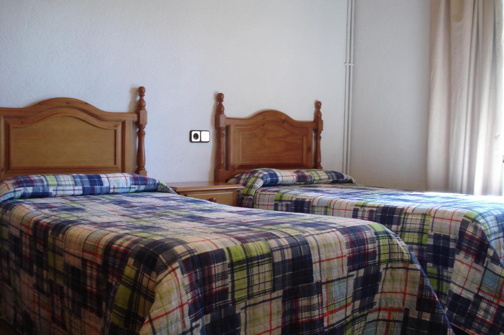 Apartaments Pont Romanic إيسبوت الغرفة الصورة